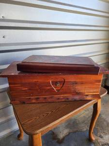 lot 706 image: Vintage Wooden Chess and Backgammon Game Set with Wood Box with Floral Design
