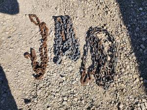 lot 726 image: 14ft, 13ft and 7ft Heavy Duty Industrial Steel Chain Set with Hooks