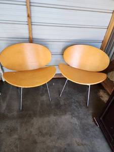 lot 802 image: Mid-Century Modern Shell Chairs - Set of 2