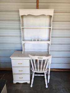 lot 803 image: White Wooden Student Desk Set with Hutch and Chair