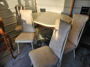lot 819 image: Vintage 1960s Kitchen Dining Set with White Formica Table and (4) High-Back Chairs