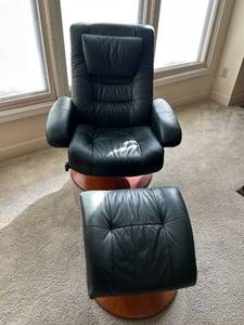 lot 7500 image: MOBELTEAM GREEN LEATHER LOUNGE CHAIR AND OTTOMAN