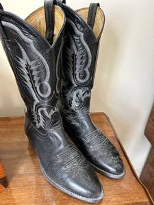 lot 7505 image: Tony Lama Boots Style 2914