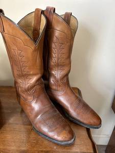 lot 7506 image: Tony Lama Brown boots Style 7830