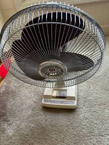 lot 7513 image: Oscillating Fan