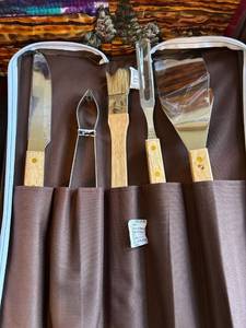 lot 7528 image: Grilling set in case