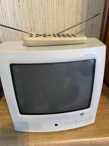 lot 7572 image: GE Spacemaker tv