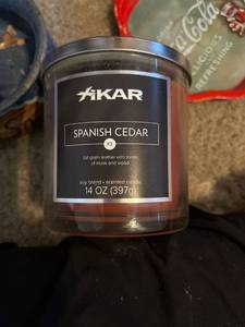 lot 7578 image: Spanish Cedar candle