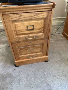 lot 7582 image: 2 Drawer wood file cabinet