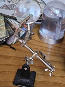 lot 7602 image: Helping Hands Magnifying Glass Stand with Alligator Clips