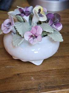 lot 7607 image: Vintage Porcelain Violet Flower Bouquet