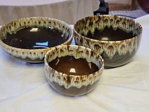 lot 7611 image: Vintage Drip Glaze Ceramic Bowl Set