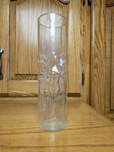 lot 7618 image: Vintage Decorative Glass Cylinder Vase with Embossed Figures