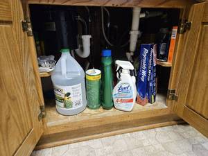 lot 7627 image: Contents of Under Sink Cabinet