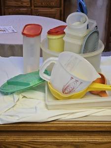 lot 7636 image: Vintage Tupperware Kitchen Collection Set