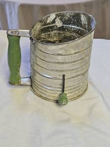 lot 7637 image: Vintage Bromwells Measuring-Sifter
