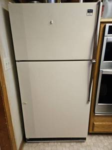 lot 7648 image: Used Whirlpool Top-Freezer Refrigerator
