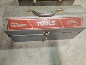 lot 7653 image: Vintage Toolbox with Contents