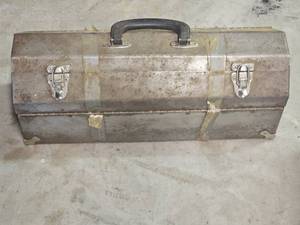 lot 7654 image: Vintage Toolbox with Contents