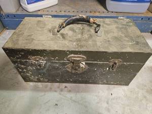 lot 7656 image: Empty Vintage Toolbox