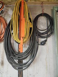 lot 7670 image: Lot of Extension Cords