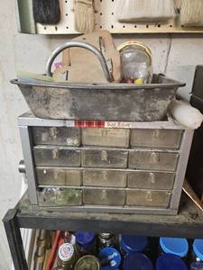 lot 7673 image: Vintage Organizer & contents