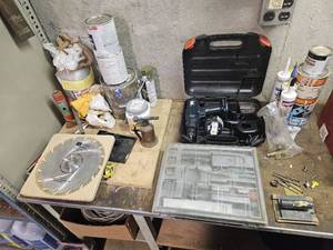 lot 7681 image: Contents of Workbench Lot