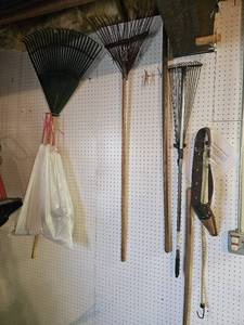 lot 7690 image: Rake Lot Contents on Pegboard