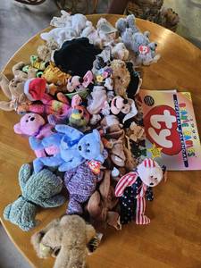 lot 7695 image: Beanie Babies Lot with Calendar & Other Stuffed Animals
