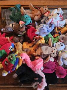 lot 7697 image: Vintage TY Beanie Babies Collection Lot