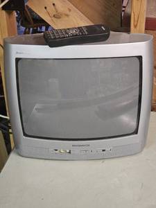 lot 7723 image: Vintage Magnavox Smart Series CRT TV with Remote