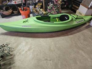 lot 7743 image: Sun Dolphin Aruba 10 Kayay 10 ft Sit in with Paddle