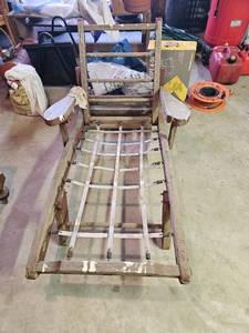 lot 7773 image: Vintage Wooden Lawn Chair Chaise Lounge