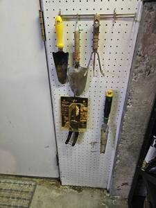 lot 7777 image: Contents of Pegboard Garden Tools