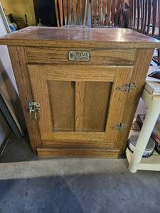 lot 7778 image: Nightstand End Table