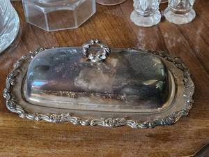 lot 7789 image: Vintage Silver-Plated Butter Dish