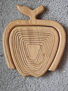 lot 7790 image: Wood Apple Shaped Collapsible Basket