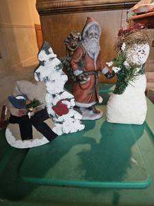 lot 7809 image: Christmas Decor Lot