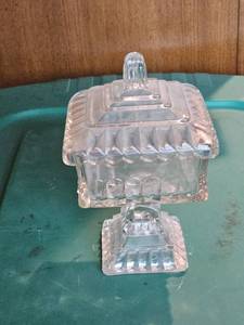 lot 7811 image: Vintage Art Deco Glass Candy Dish with Lid