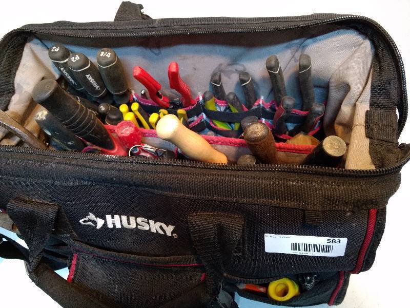 lot 583 image: Husky Bag with assorted Electritians tools