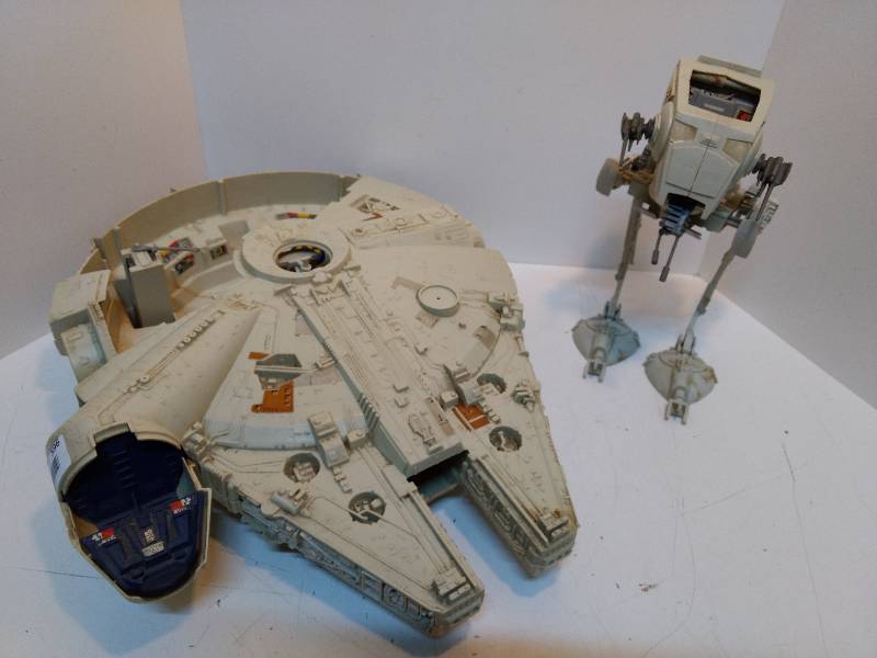 lot 596 image: Star Wars Toys