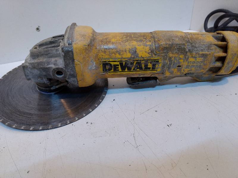 lot 604 image: DeWalt Grinder