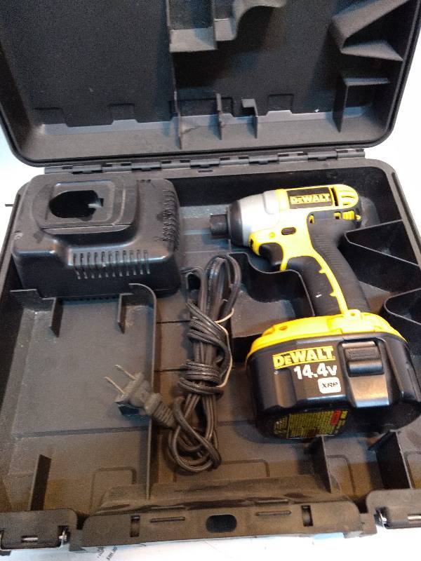lot 606 image: DeWalt 14.4V impact drill in case