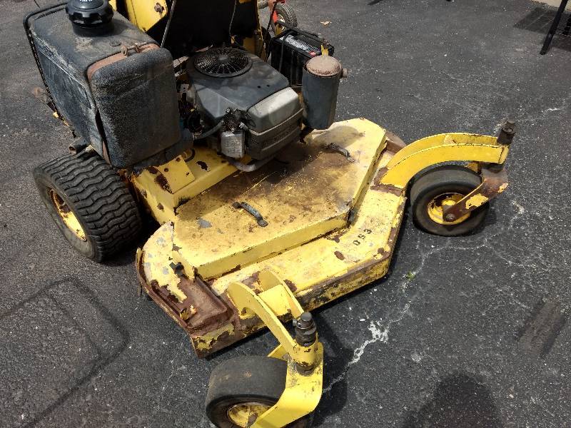 lot 616 image: Great Dane Mower