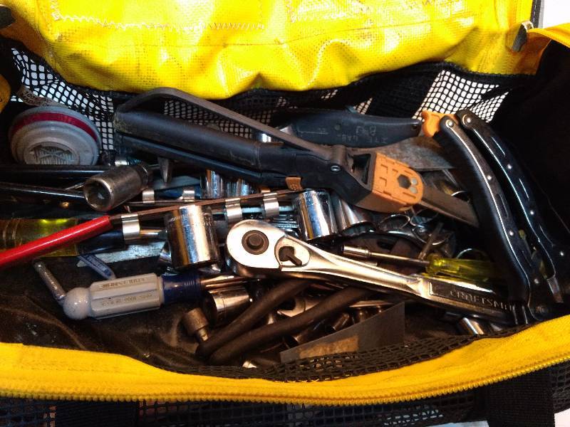 lot 620 image: Bag with assortment of miscellaneous tools