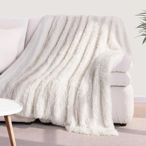 lot 1250 image: KANKAEU Faux Fur Throw Blanket Twin Size, White Fluffy Throw Blanket, Soft White Fur Blanket, Reversible Shaggy Plush Fuzzy Furry Throw Blanket for Sofa Bed, White Retail $23.74