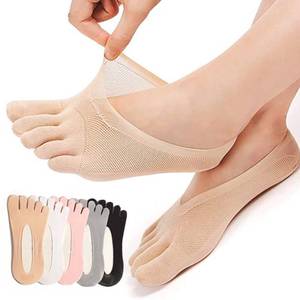 lot 10398 image: Qauxbul 5 Pairs Sock Align Toe Socks for Bunion, No Show Low Cut Five Finger Orthopedic Compression Socks For Women (Toe Socks-B)