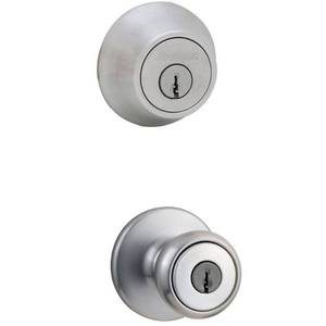 lot 10404 image: Kwikset 690 Tylo Keyed Entry Knob And Sgl Cyl Deadbolt Combo Pack in SC - Retail $195.02
