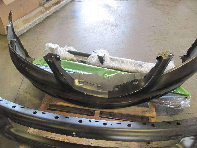 lot 333 image: NEW RUNNING BOARDS AND BUMPERS
