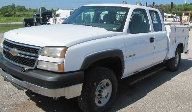 lot 313 image: 2007 Silverado 4x4 Chevrolet Work Truck 2500